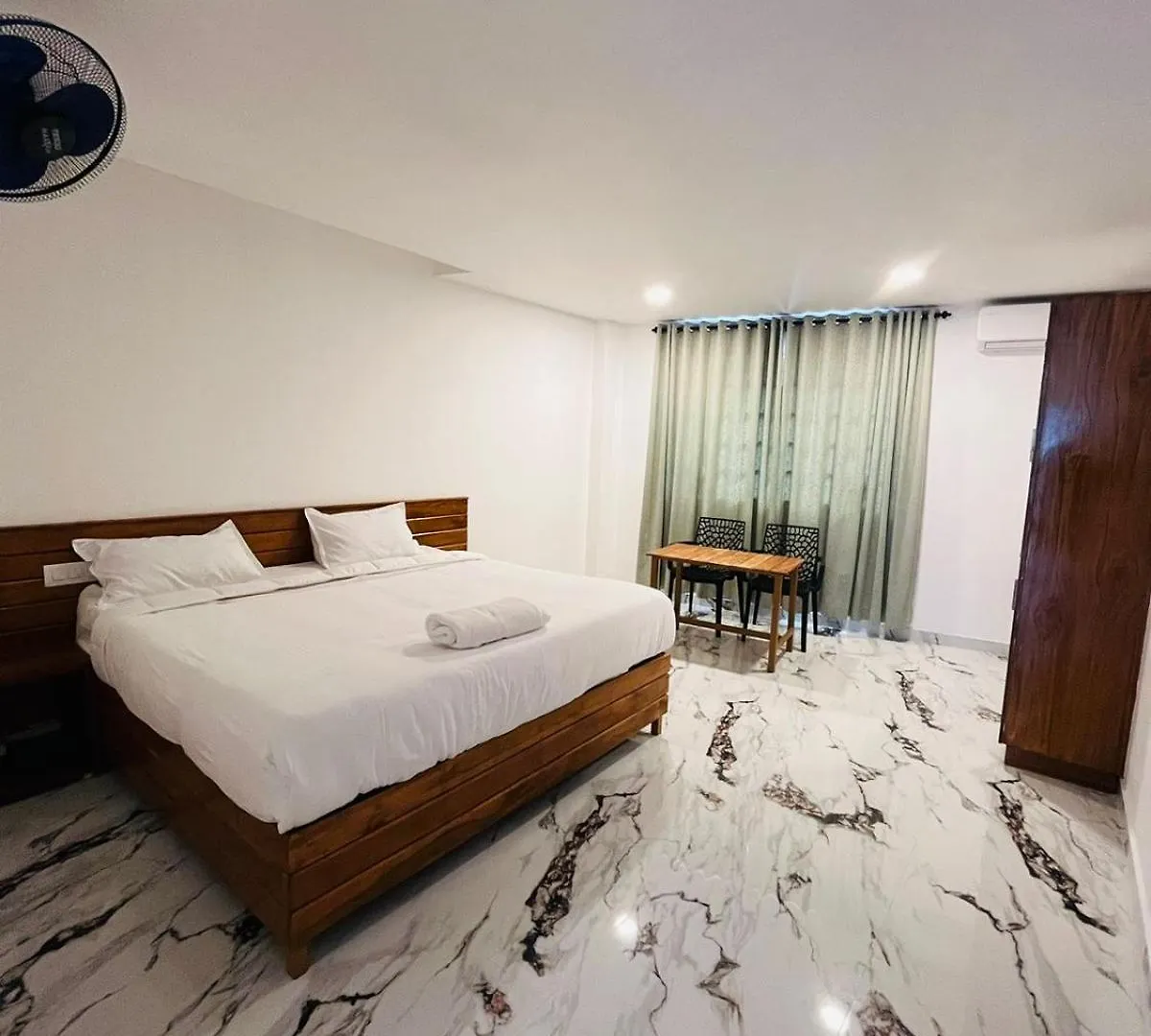 Midtown Residency Hotel Mannarakkat